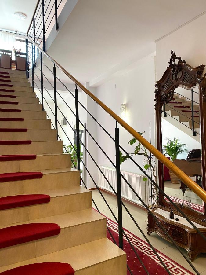 Casa Pino Hotel Braşov Buitenkant foto