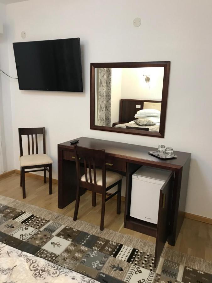 Casa Pino Hotel Braşov Buitenkant foto