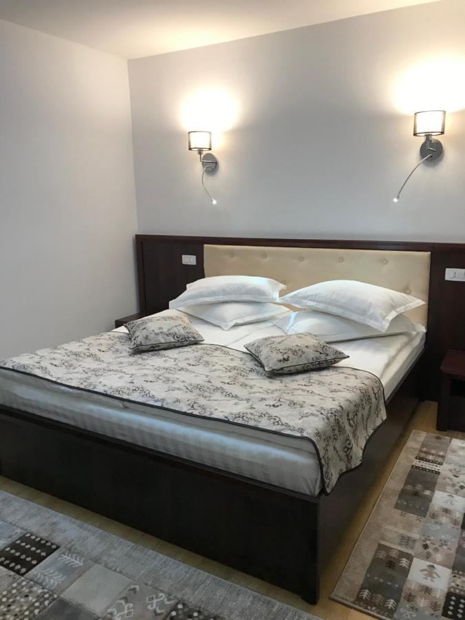 Casa Pino Hotel Braşov Buitenkant foto