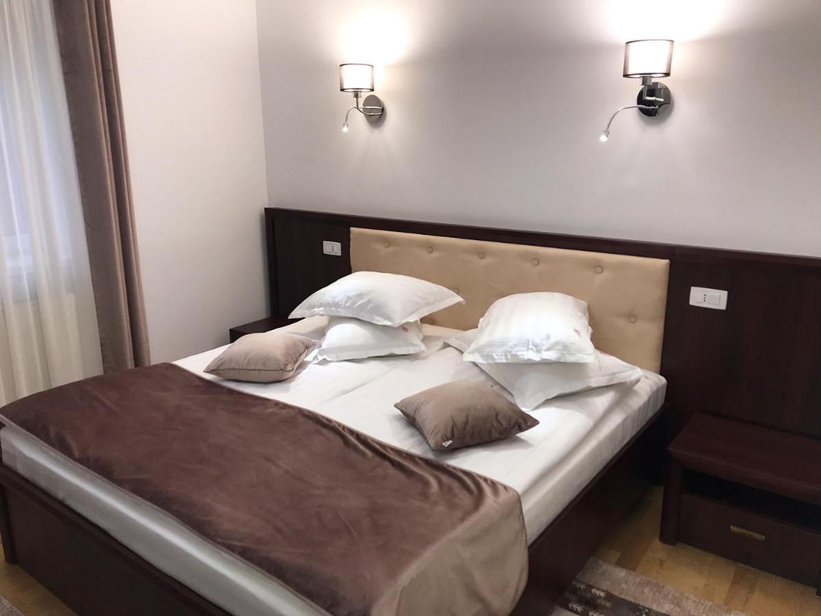 Casa Pino Hotel Braşov Buitenkant foto