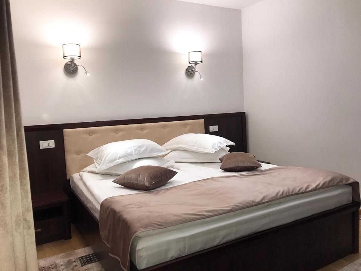 Casa Pino Hotel Braşov Buitenkant foto