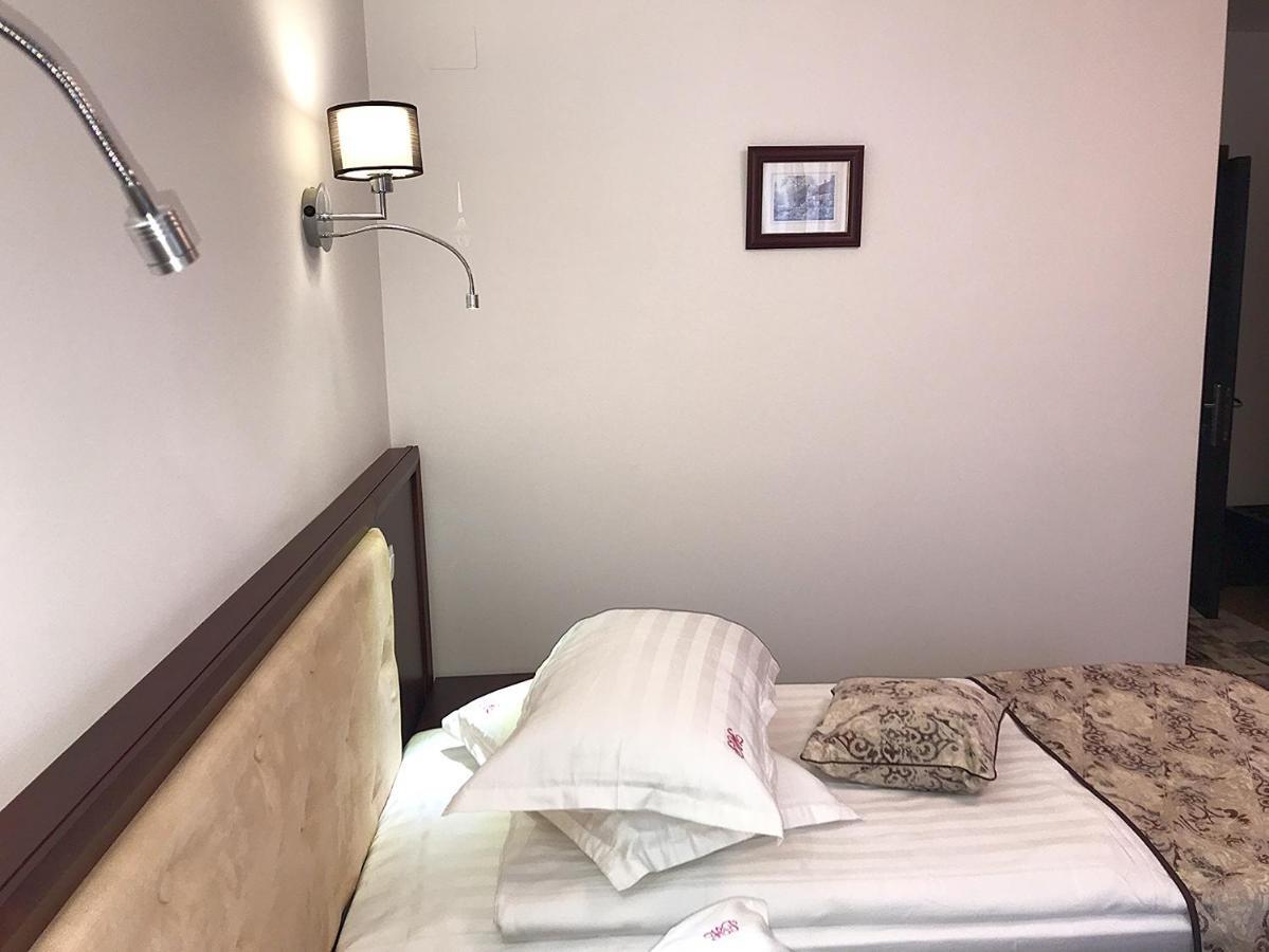 Casa Pino Hotel Braşov Buitenkant foto