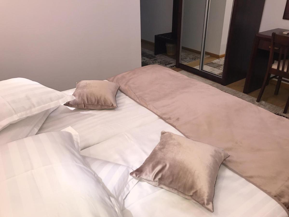 Casa Pino Hotel Braşov Buitenkant foto