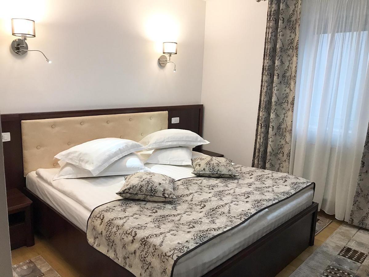 Casa Pino Hotel Braşov Buitenkant foto