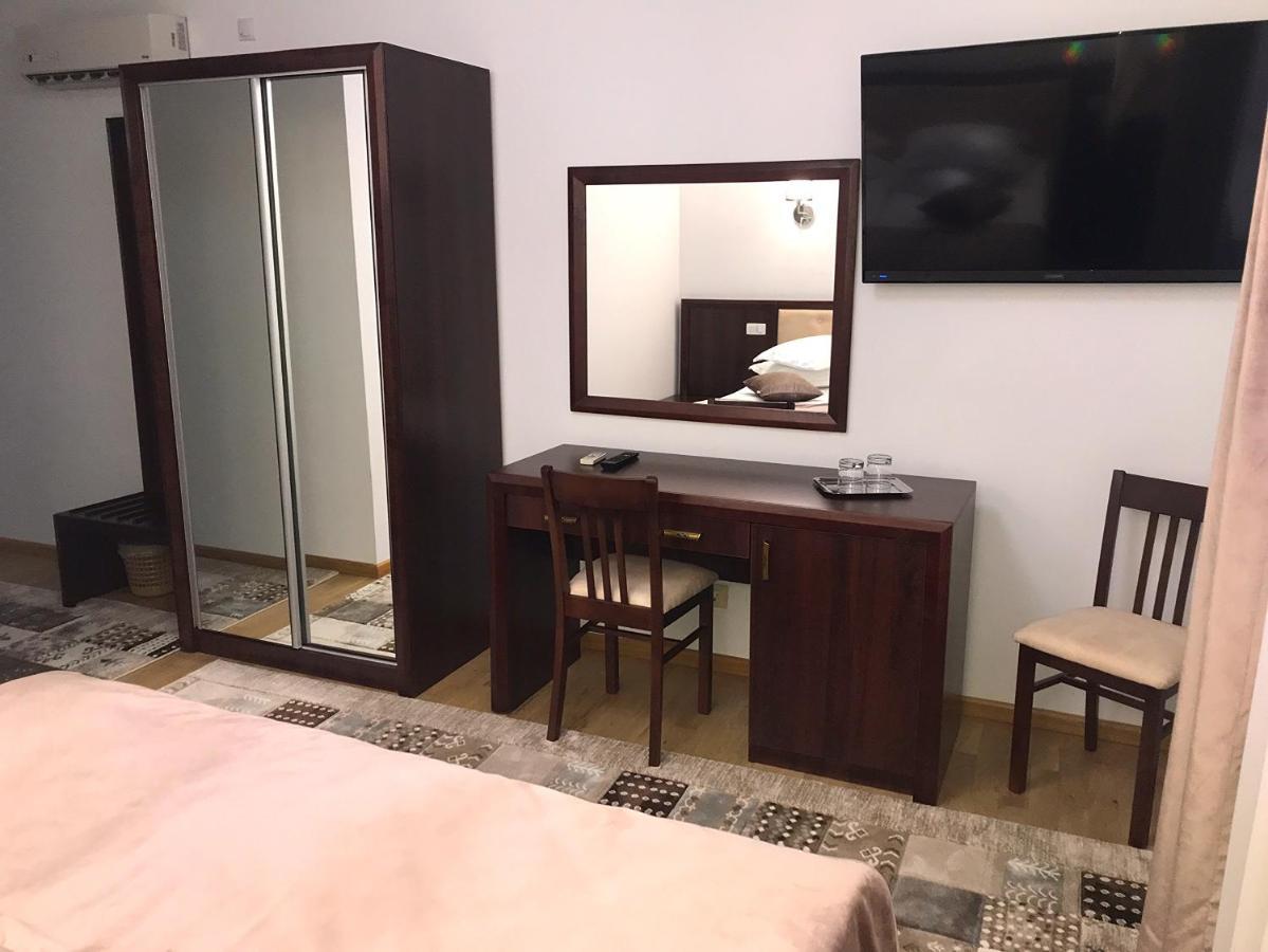 Casa Pino Hotel Braşov Buitenkant foto